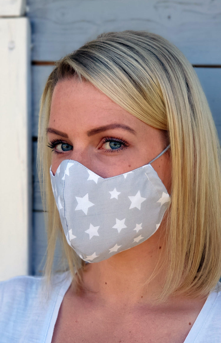 Behelfs- Mund und Nasenmasken aus 100% Baumwolle - 3 Lagen - Farbe: Grau mit Sternchen